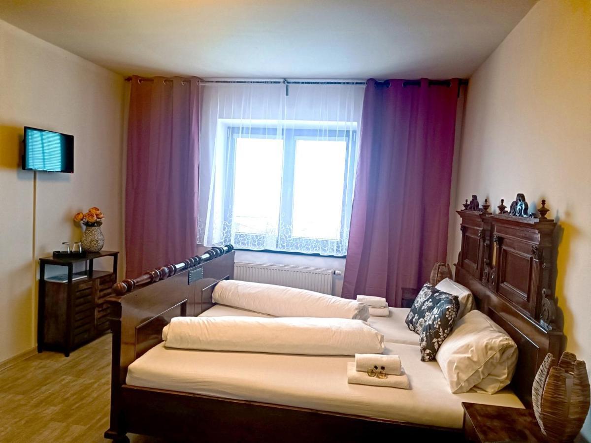 Penzion U Svarcu Zduchovice Kültér fotó
